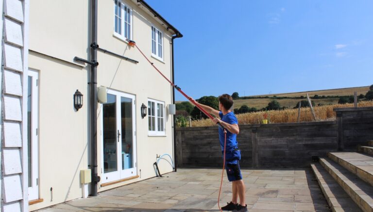 What Recent Reviews Reveal About Window Cleaning Edinburgh Services